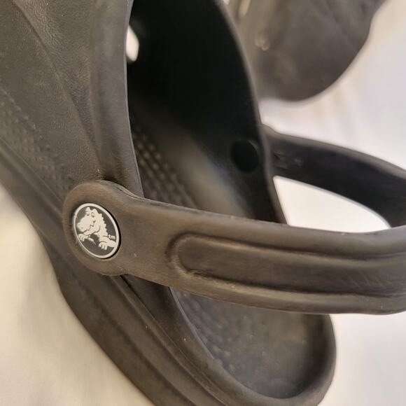 Crocs Black Closed Toe Slip On Classic Clog Unisex Mens Size 7 Womens Size 9 - Picture 9 of 10